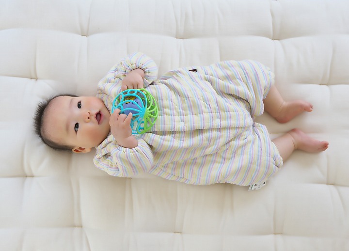 赤ちゃんがよく寝るベビー布団はママに嬉しい布団です。綿１００％で 